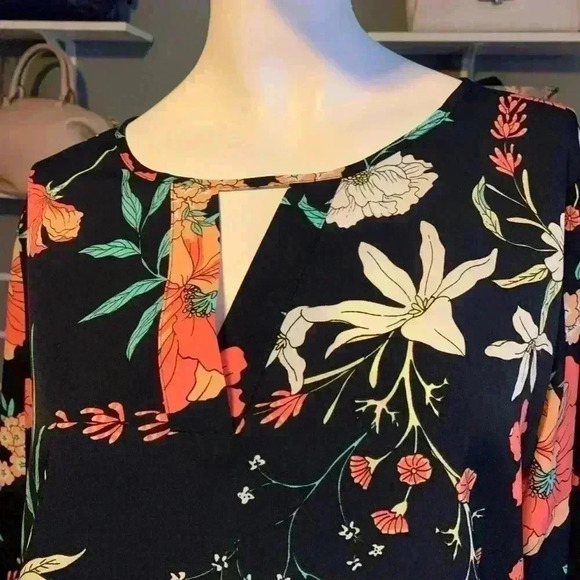 Van Heusen Women's Silk Floral Super Soft Top Blouse Mock Neck Size Medium - Picture 8 of 8